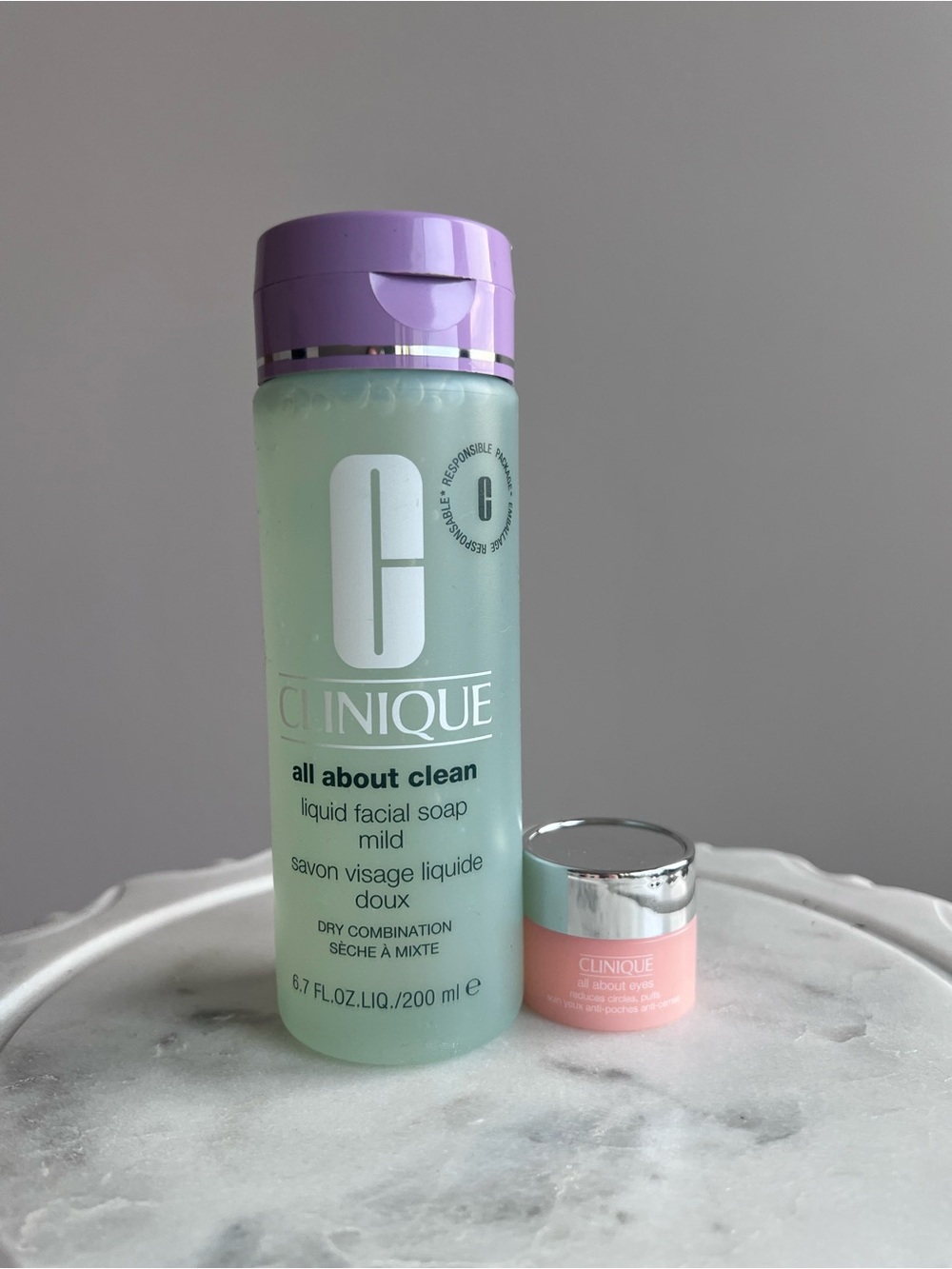 Clinique Mint Green Cleanser with Lavender Cap